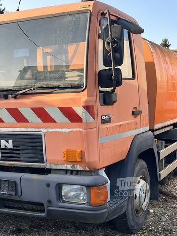 Street sweeper MAN 12.163  (Strassenreiniger)