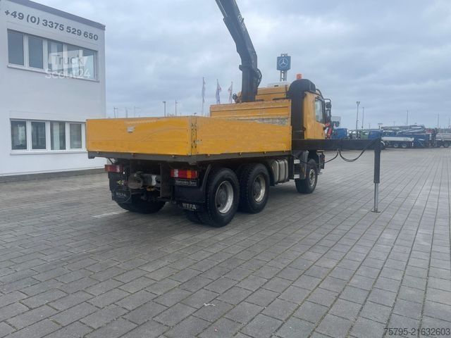 Lastbil med flak MERCEDES-BENZ Actros 3343 MP1 6x4 Pritsche Kran HMF 20.00 20m/