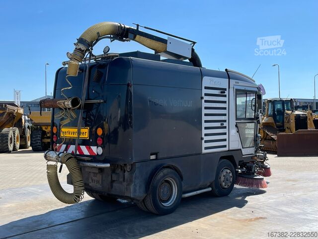 підмітальна машина Ravo Ravo 560 sweeper 3th brush / vacuumtruck (BZ-VJ...