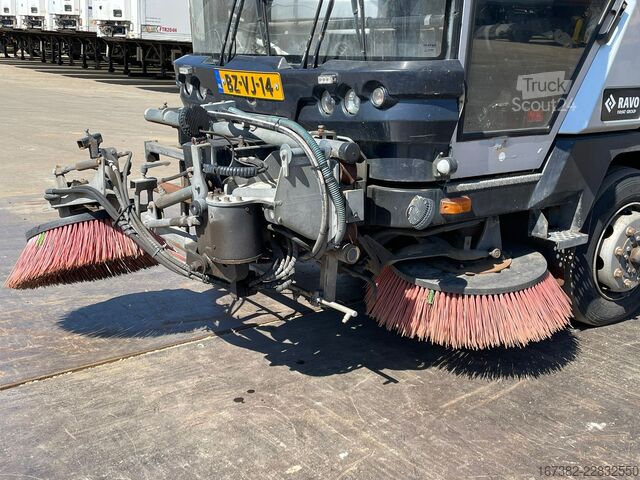 підмітальна машина Ravo Ravo 560 sweeper 3th brush / vacuumtruck (BZ-VJ...