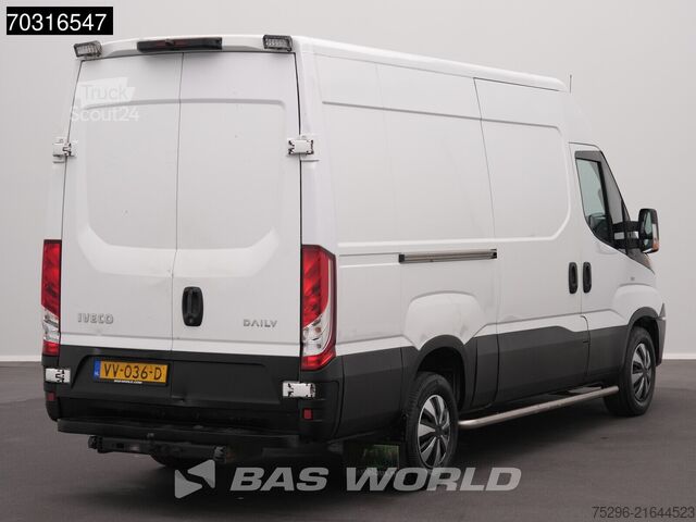 Bestelauto Iveco Daily 35S13 Automaat L2H2 3,5t Trekhaak Airco C...