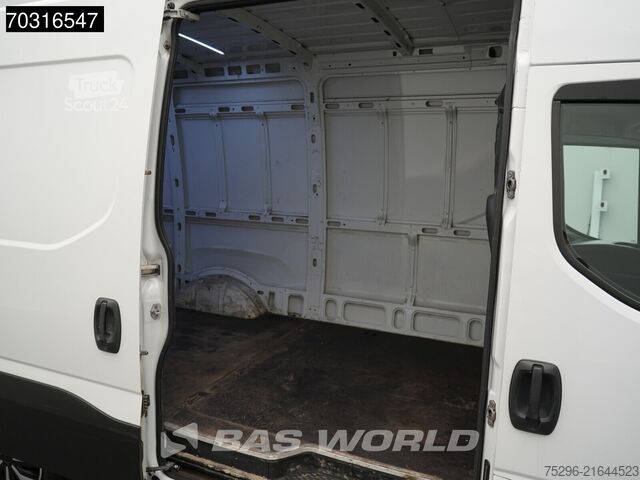 Bestelauto Iveco Daily 35S13 Automaat L2H2 3,5t Trekhaak Airco C...