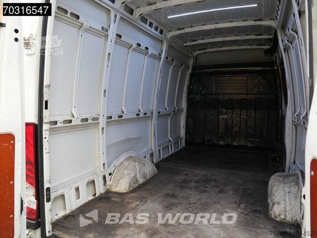 Bestelauto Iveco Daily 35S13 Automaat L2H2 3,5t Trekhaak Airco C...