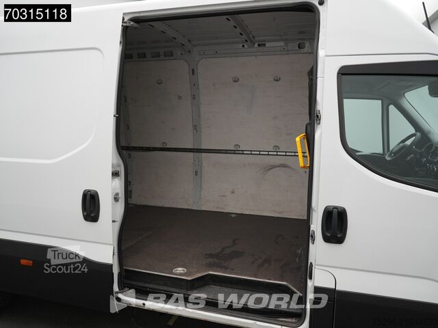 Bestelauto Iveco Daily 35S16 Automaat L3H2 Airco Camera Parkeers...
