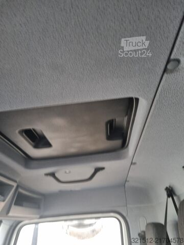 кутиевиден ван Mercedes-Benz Atego 818