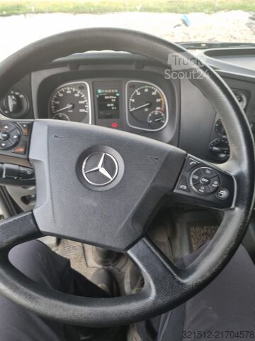 кутиевиден ван Mercedes-Benz Atego 818