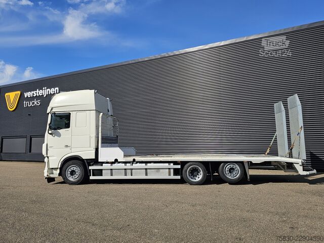Autotransporter DAF XF 530 6x2 / OPRIJ - MACHINE TRANSPORT