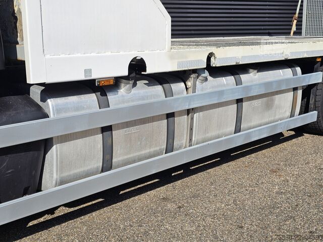Autotransporter DAF XF 530 6x2 / OPRIJ - MACHINE TRANSPORT