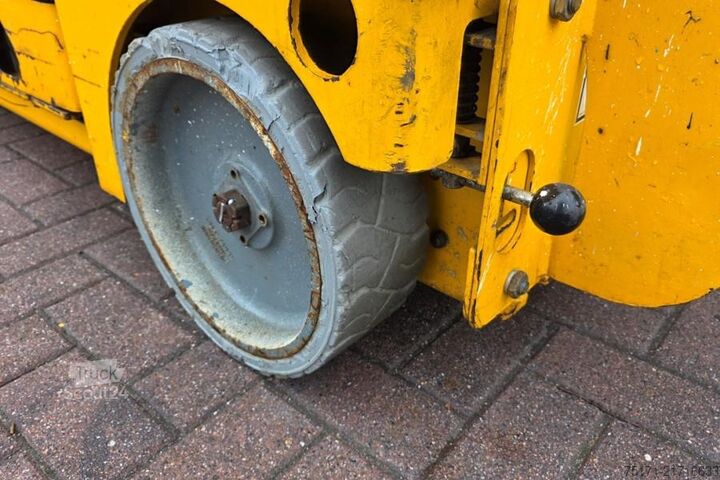 Ollós emelő Haulotte Compact 8 As-Is, Electric, 8m Working Height, 350k