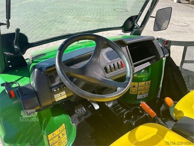 Traktor John Deere Gator HPX 815E