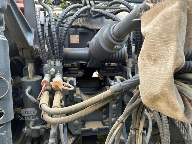 Traktor Kirovets K743 mit Mercedes Motor OM470LA
