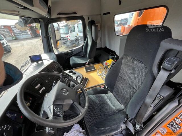Betonipumppuauto MERCEDES-BENZ Arocs 3240 B 8x4 Pumi Schwing Vector deutsch top