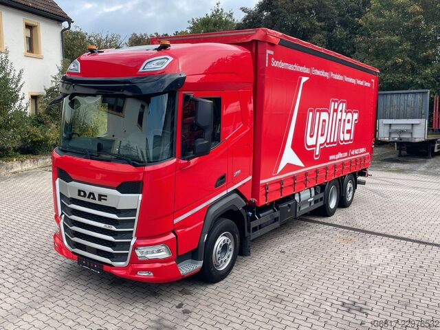 Camión plataforma con toldo DAF XF530 FAN LLL Plane Lenk/Lift Hydr. Auffahrrampe