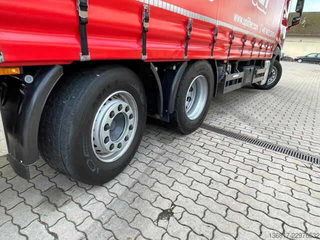 Camión plataforma con toldo DAF XF530 FAN LLL Plane Lenk/Lift Hydr. Auffahrrampe
