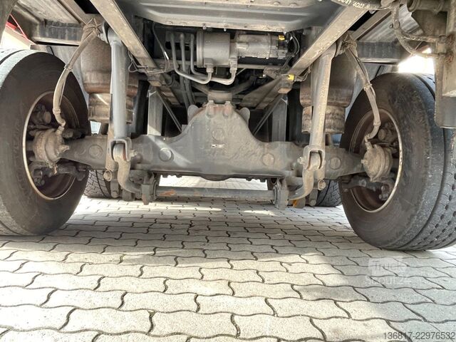 Avolavetta pressupeitolla DAF XF530 FAN LLL Plane Lenk/Lift Hydr. Auffahrrampe