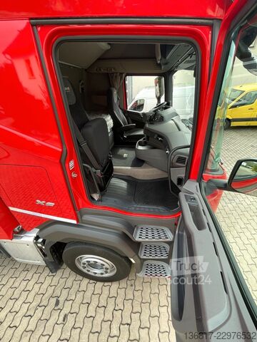 Avolavetta pressupeitolla DAF XF530 FAN LLL Plane Lenk/Lift Hydr. Auffahrrampe