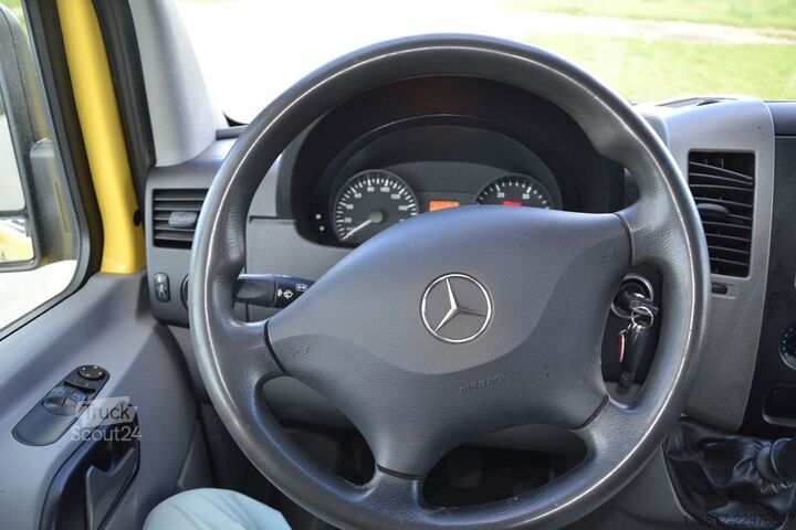 Umpikorja-auto MERCEDES-BENZ Sprinter 313 CDI Kasten 3-Sitze