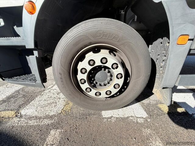 Hladilni tovornjak MAN TGM 18.290 Isotermico + sponda