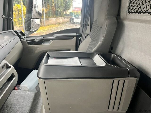Hladilni tovornjak MAN TGM 18.290 Isotermico + sponda