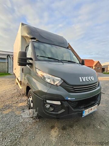 Vrachtwagen met bakwagen Iveco S.P.A Iveco 35c18