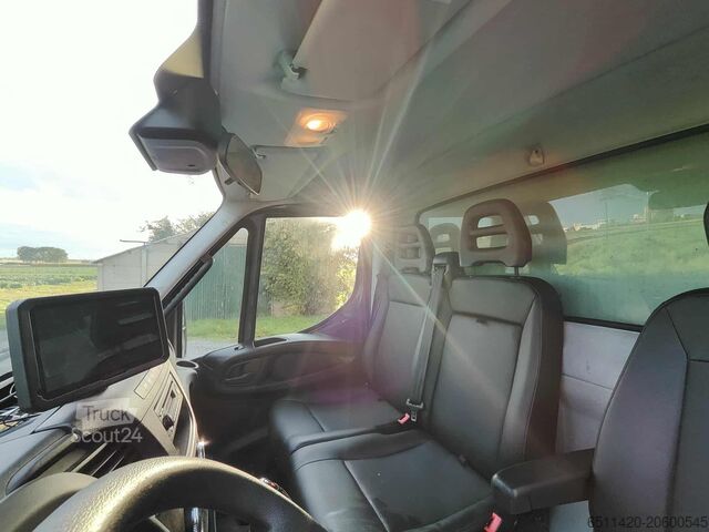 Camion-caisse Iveco S.P.A Iveco 35c18