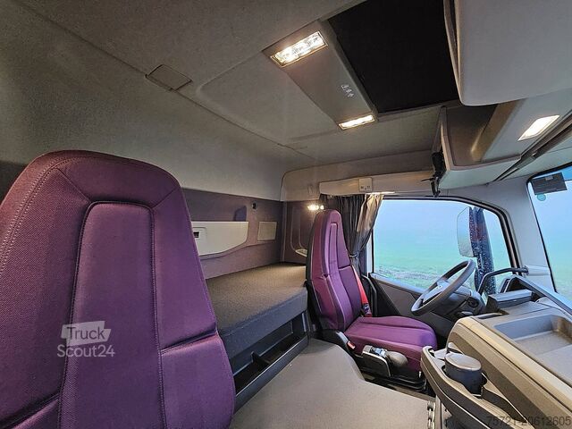 Estándar-SZM VOLVO FM 330 3000 KM LIKE NEW!!