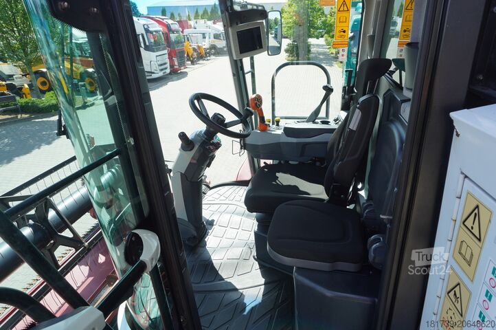 Mähdrescher ROSTSELMASH VECTOR 425 RSM-101 grain harvester+Heade