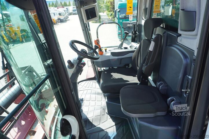 Mähdrescher ROSTSELMASH VECTOR 425 RSM-101 grain harvester+Heade