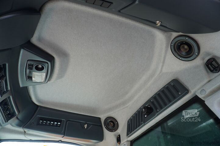 Mähdrescher ROSTSELMASH VECTOR 425 RSM-101 grain harvester+Heade