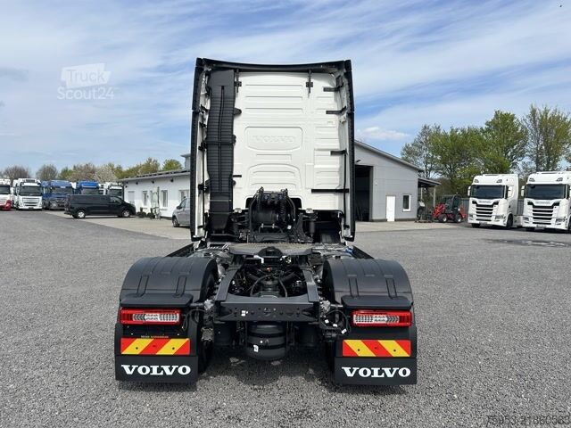 Standardowy ciągnik siodłowy Volvo FH 500 Aero Euro 6 Globe XL Leder Mikrowelle