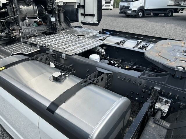 Standardowy ciągnik siodłowy Volvo FH 500 Aero Euro 6 Globe XL Leder Mikrowelle
