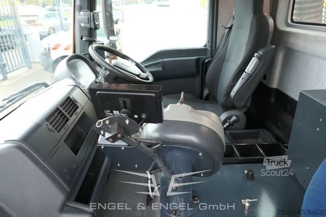 Camion à usage spécial man TGL 12.250 Küpper Weisser Kehrmaschine
