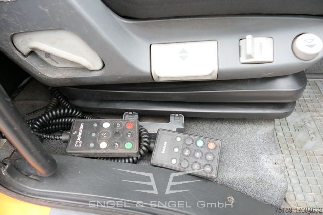 Camion à usage spécial man TGL 12.250 Küpper Weisser Kehrmaschine