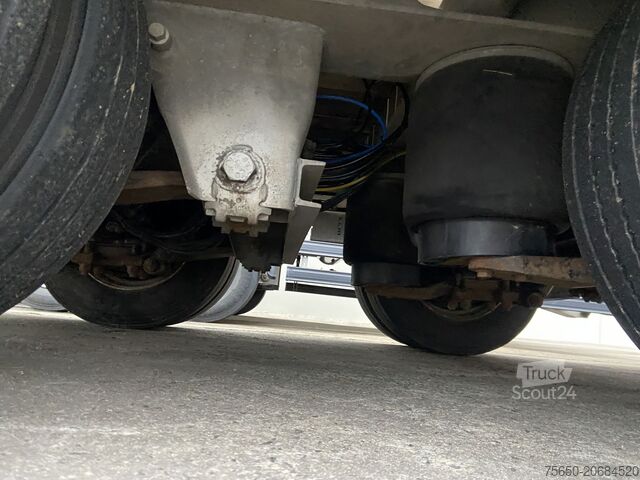 Zema kravnes piekabe Fliegl DTS 300 3 Achs Tiefladeranhänger