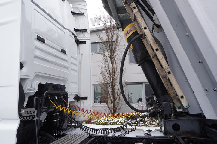 Ťahač a sklápací náves MAN TGX 18.510 4×2 tractor unit / Sleeper ca