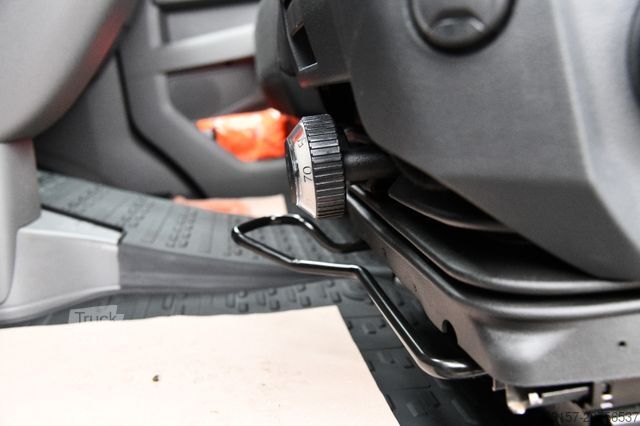 Transporter mit Koffer VOLKSWAGEN Crafter Koffer Ladebordwand 35 lang Standheizung