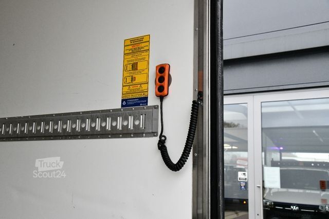 Transporter mit Koffer VOLKSWAGEN Crafter Koffer Ladebordwand 35 lang Standheizung