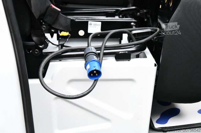 Koelwagen met geïsoleerde laadbak MERCEDES-BENZ Sprinter 316CDI Kühlkasten Tief-Kühler Standkühl