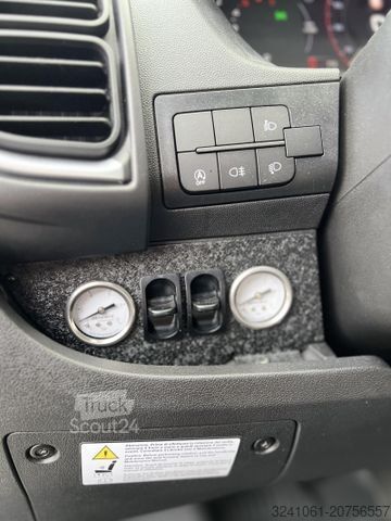 Półzintegrowany kamper SUNLIGHT Adventure T 68