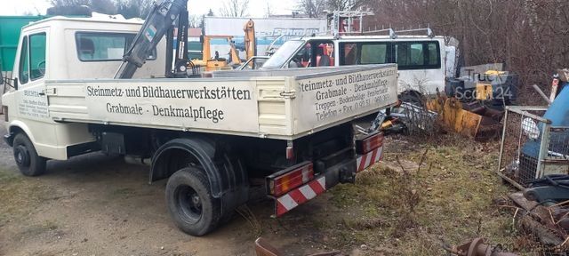 Furgonetka pick-up MERCEDES-BENZ 611 Pritsche Kran