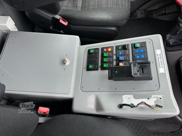 Feuerwehrfahrzeug MERCEDES-BENZ Sprinter 519 RTW / 4x4 Allrad / WAS Trage