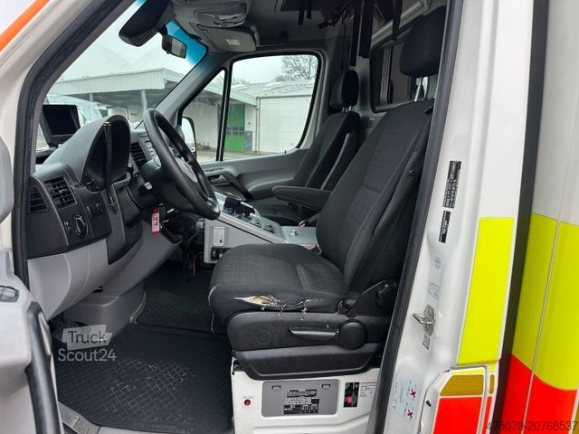 Feuerwehrfahrzeug MERCEDES-BENZ Sprinter 519 RTW / 4x4 Allrad / WAS Trage
