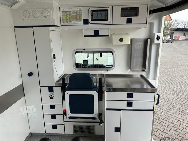 Feuerwehrfahrzeug MERCEDES-BENZ Sprinter 519 RTW / 4x4 Allrad / WAS Trage