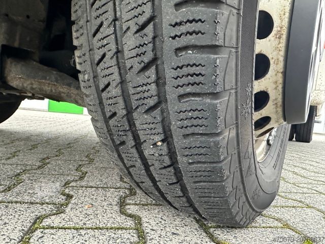 Feuerwehrfahrzeug MERCEDES-BENZ Sprinter 519 RTW / 4x4 Allrad / WAS Trage