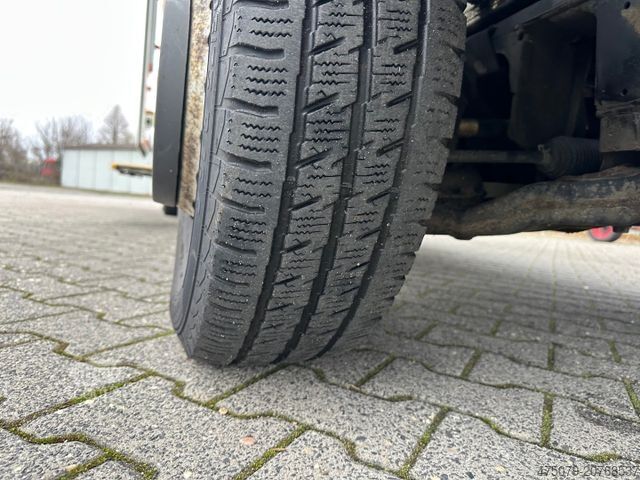 Feuerwehrfahrzeug MERCEDES-BENZ Sprinter 519 RTW / 4x4 Allrad / WAS Trage