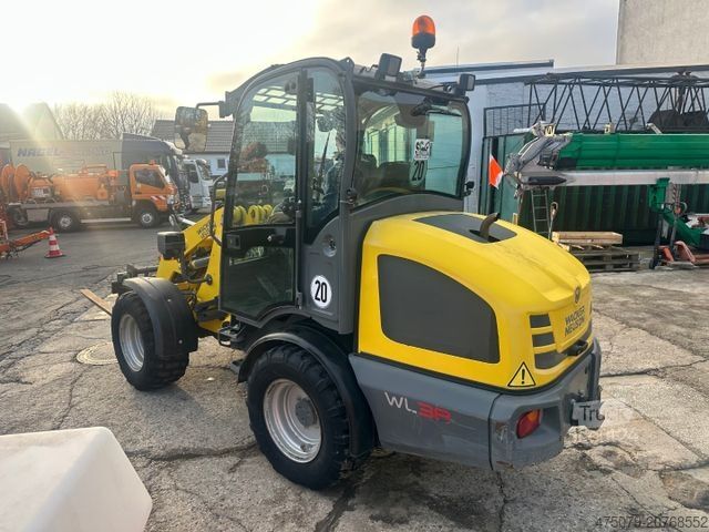 Riteņu iekrāvējs WACKER WL 38 / Kehrmaschine / Gabel / 2 x Schaufel