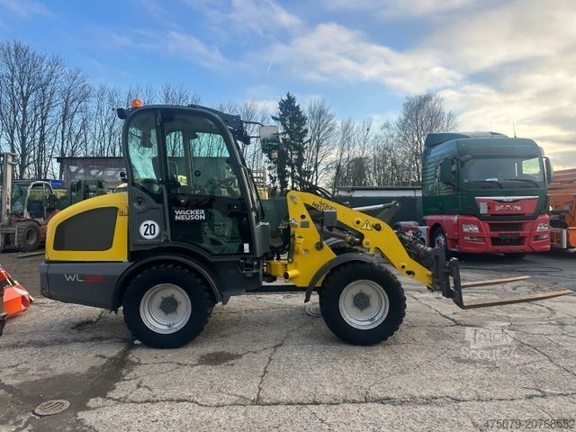 Riteņu iekrāvējs WACKER WL 38 / Kehrmaschine / Gabel / 2 x Schaufel