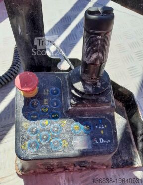 Ascenseur à ciseaux MAGNI DS 1218 RT Diesel 12,00 m