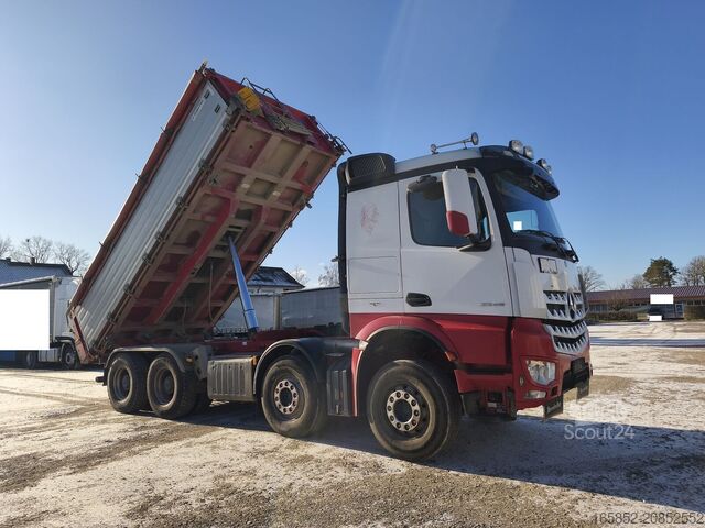 Basculantă cu 3 direcții Mercedes-Benz Arocs 3245