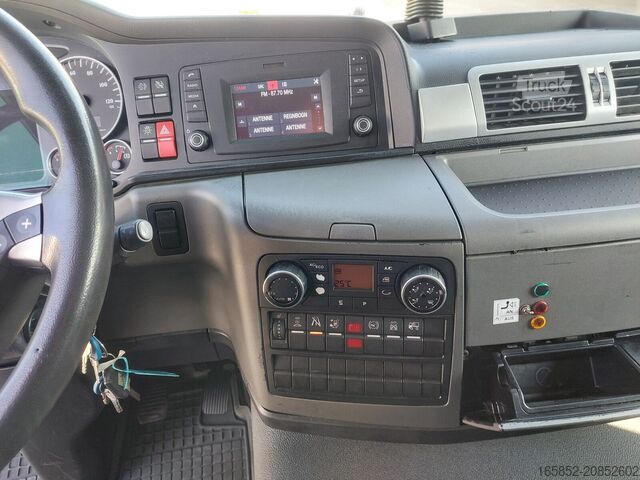 Yandan tenteli MAN TGL 8.220